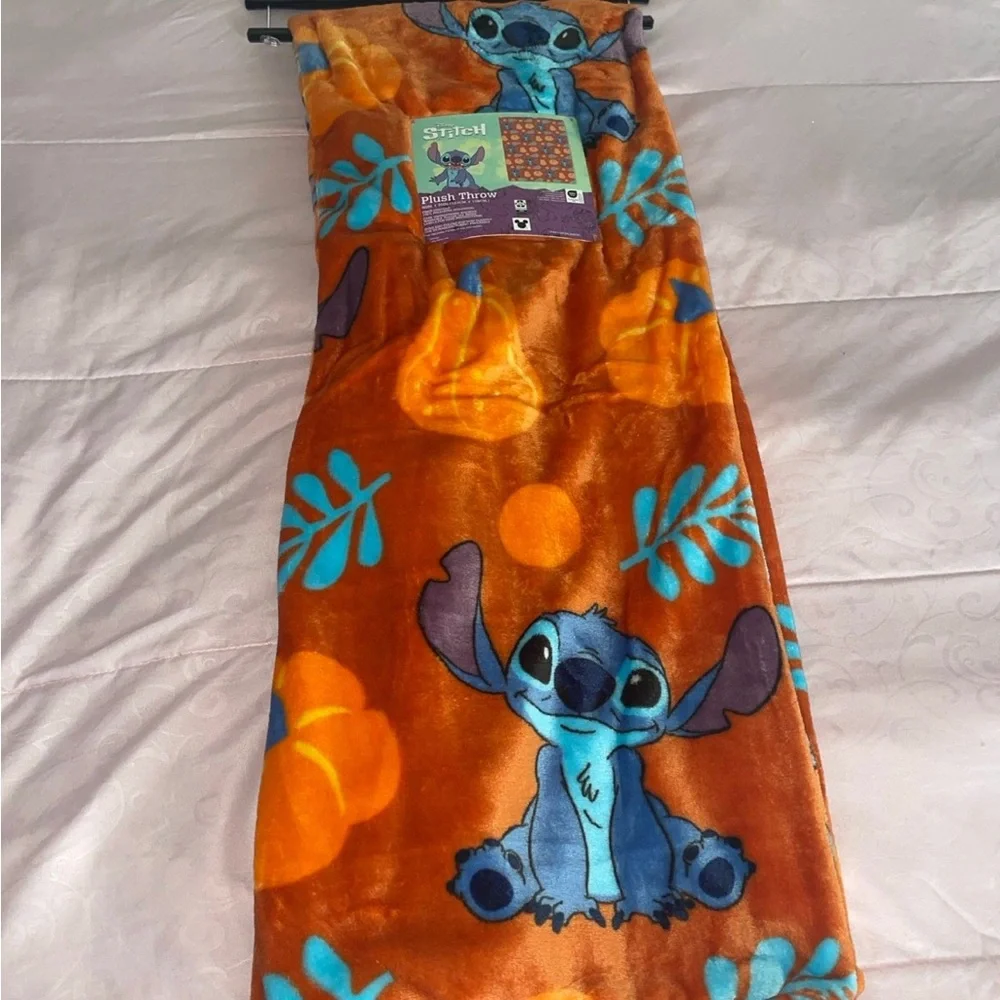 Disney - Stitch Fall 2024 Plush Throw Blanket Lilo & Stitch Pumpkins - Picture 1 of 4